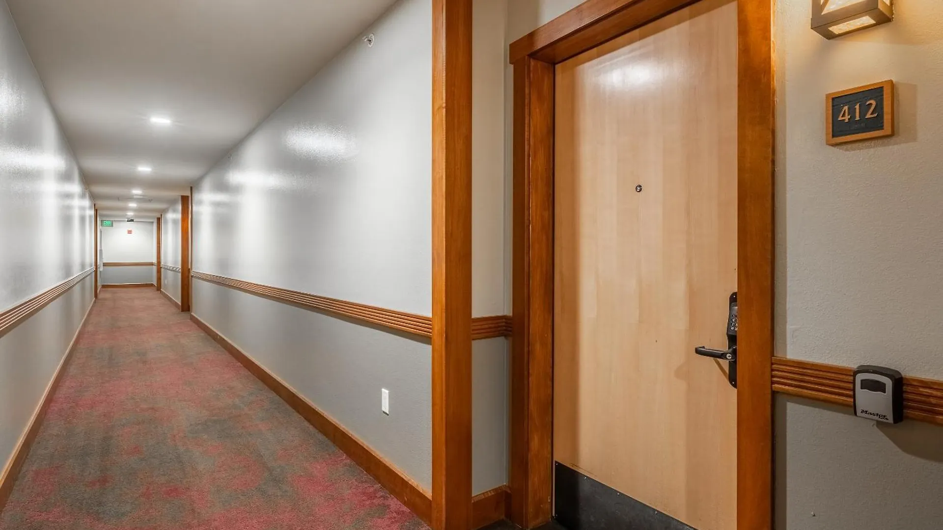 Juniper Springs Lodge #412 - Luxury Ski In Ski Out! 2 Bedroom Mammoth Lakes 0*,  United States