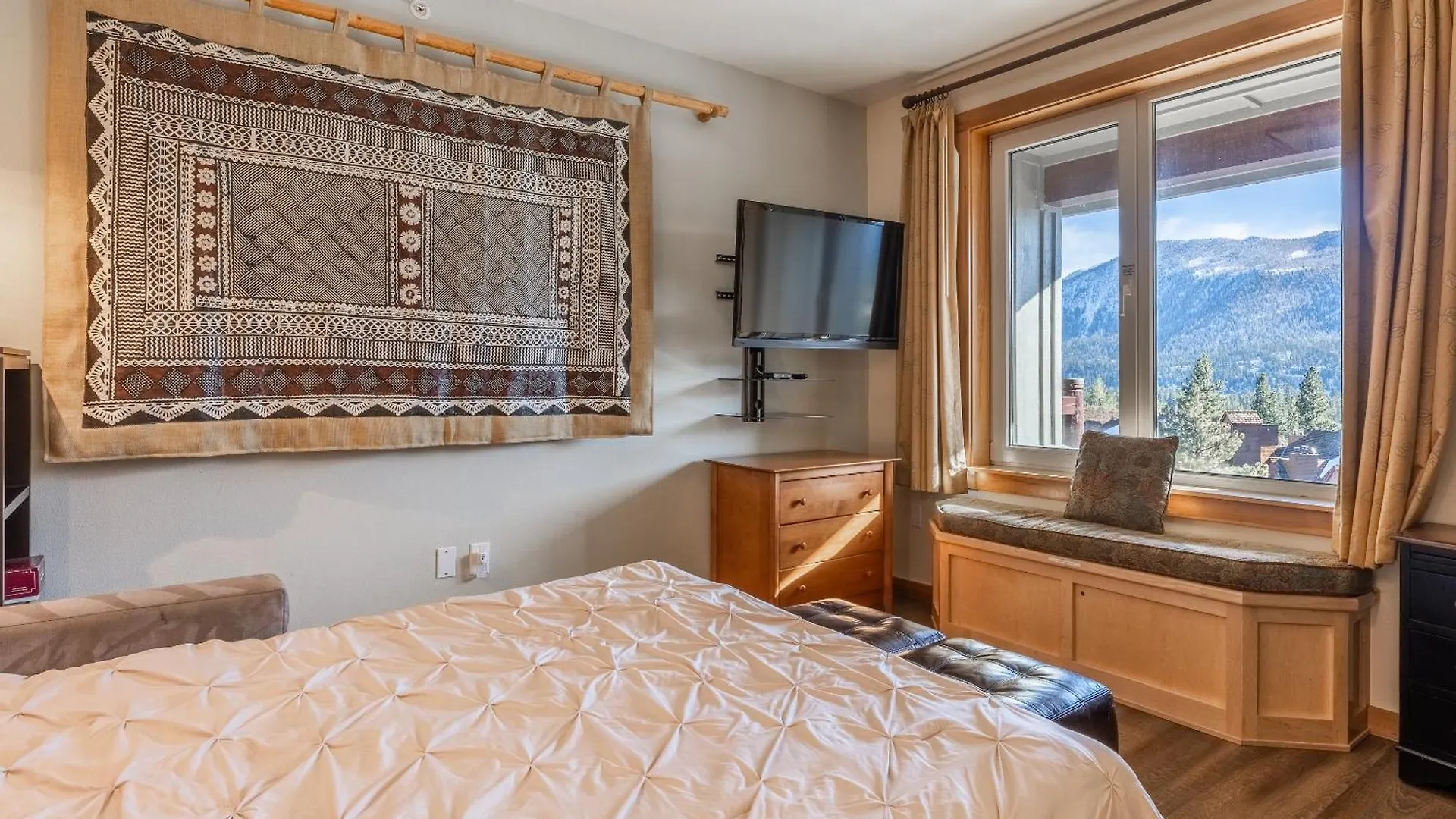 Juniper Springs Lodge #412 - Luxury Ski In Ski Out! 2 Bedroom Mammoth Lakes United States